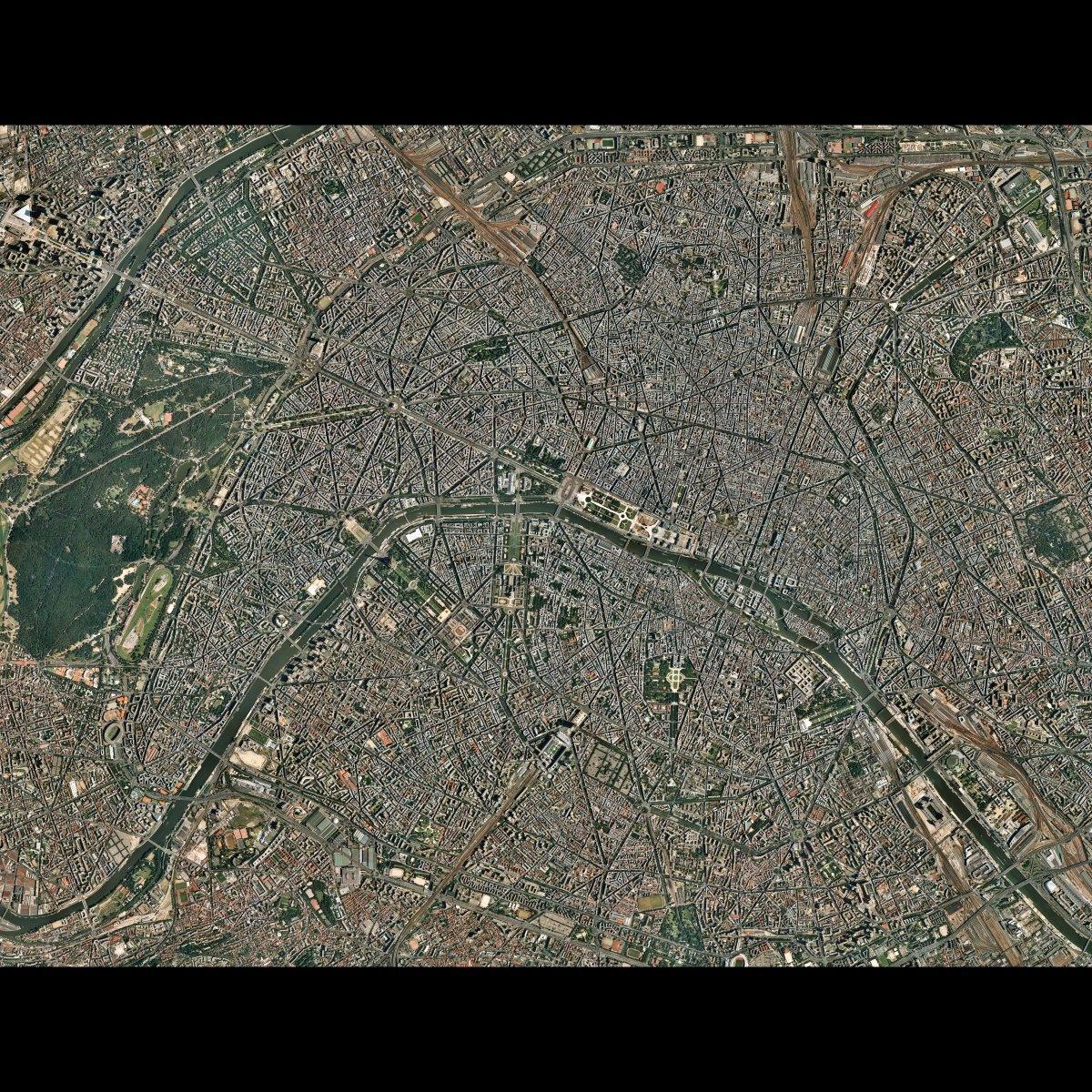 Сателитна Карта на Париж